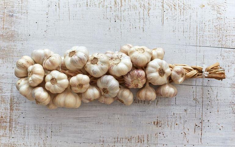 Storing garlic in braids