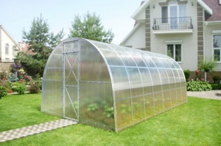 How and what to choose a greenhouse for giving