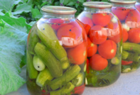 Rozmanité uhorky a paradajky na zimu, najchutnejšia recept v pohári