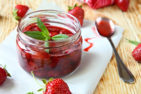 How to cook strawberry jam so that the berries are whole