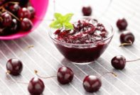 A delicious recipe for cherry jam with pits for the winter