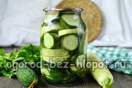 sklenice nakládané zeleniny