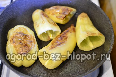 fry peppers in a pan