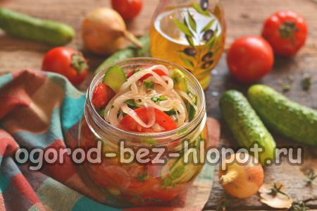 Salát z okurek a rajčat na zimu 
