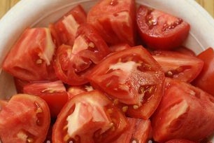להכין עגבניות