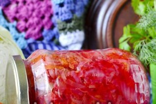 Borsch for the winter in banks, a recipe with cabbage