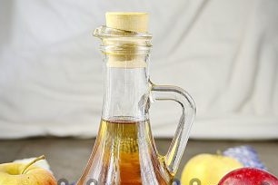 apple cider vinegar in a bottle