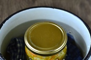 sterilize jars with vegetables