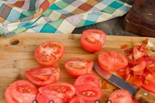 nasekané paradajky