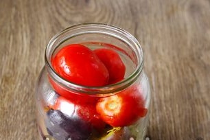 put spices on the bottom of the jar, then tomatoes and plums