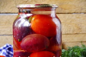 tomatoes with plums