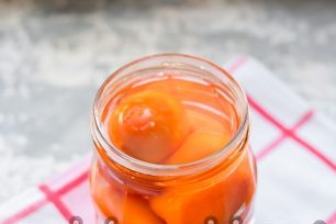 Tomatoes in a jar pour boiling water