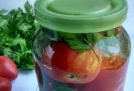 savoureuses tomates dans un bocal