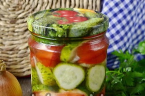 Komkommer- en tomatensalade voor de winter