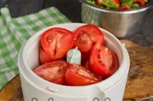 tomater i en mixer