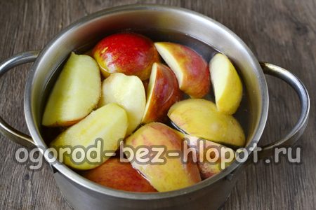 сварете ябълки в сироп