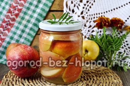 ябълки в сироп за зимата