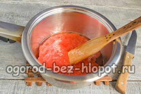 mix oil, vinegar, tomato in a saucepan