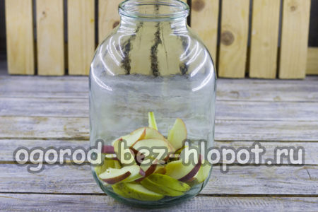 apples in a jar