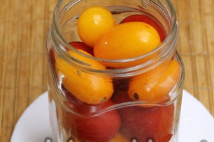 tomates dans un bocal