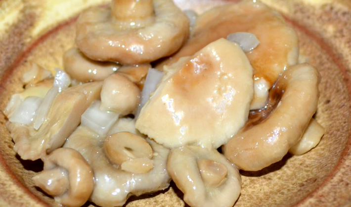 Mushrooms with apple cider vinegar