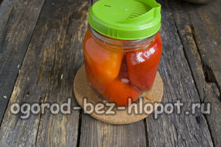 put pepper in jars, pour boiling water
