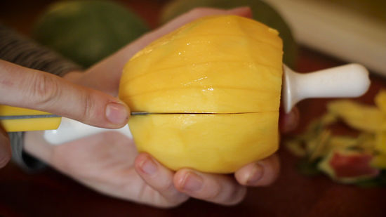 Slicing mangoes