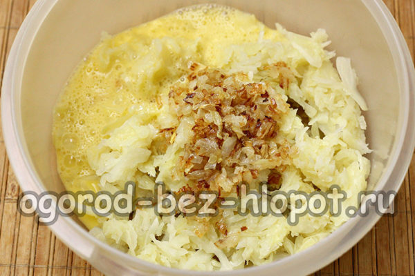 mix cabbage, onion and egg