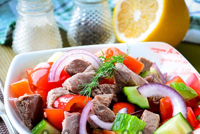 salad with boiled beef and bell pepper