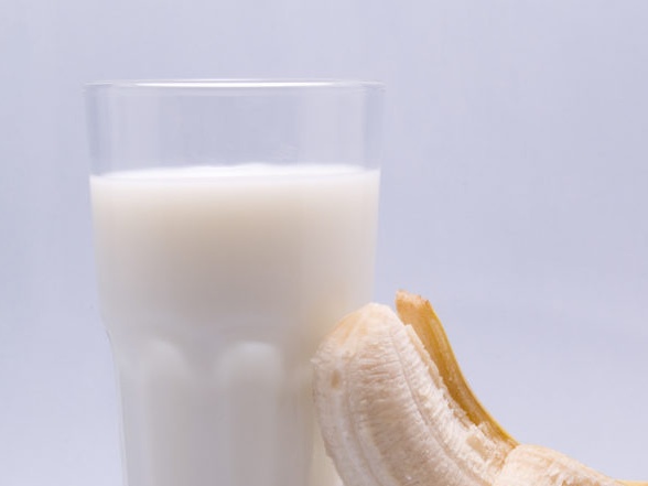 Банан с мляко