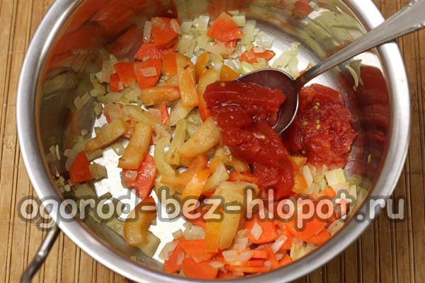 tillsätt peppar och tomater
