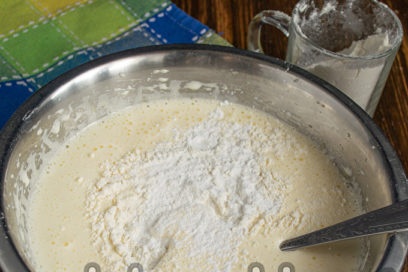 agregue harina con levadura en polvo