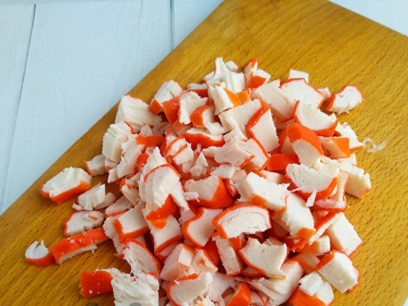 cortar palitos de cangrejo