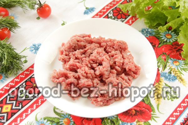 připravte mleté ​​maso a cibuli