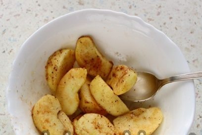 apples with sugar and cinnamon