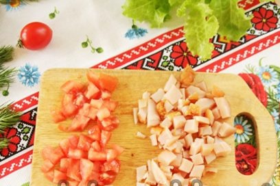chop chicken and tomatoes