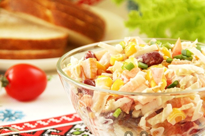 salad with chicken, beans, corn and vegetables