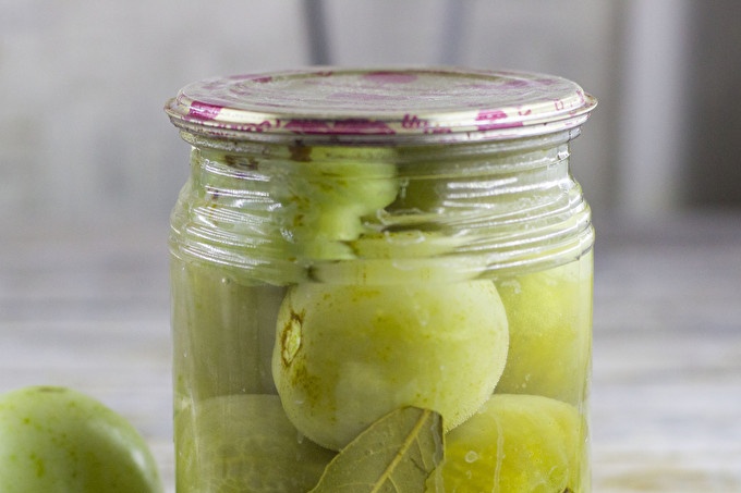 Preserved Green Tomatoes