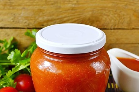 čerstvý kečup z rajčat