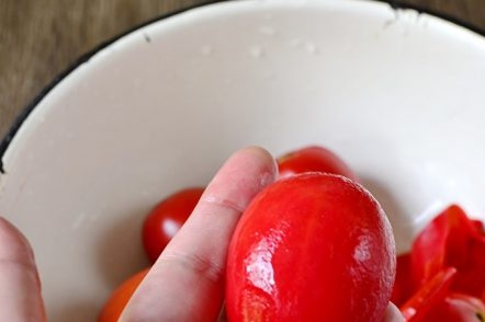 עגבניות קלופות