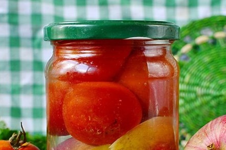 Tomatoes with apples