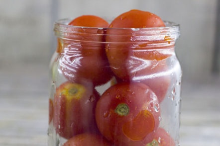 Напълнете доматите