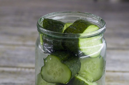 put cucumbers in a jar