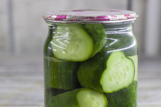 cucumbers in jars without vinegar
