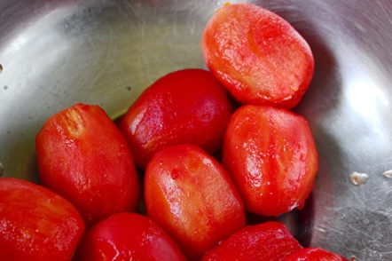 להכין עגבניות