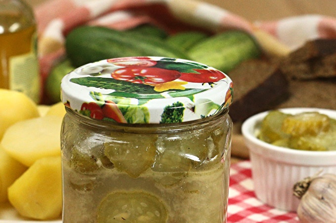 Sliced ​​cucumbers with mustard