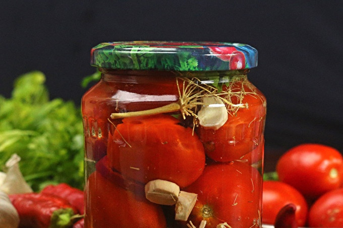 Tomatoes with horseradish