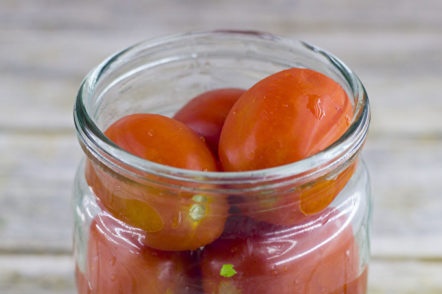 rajčata v plechovkách