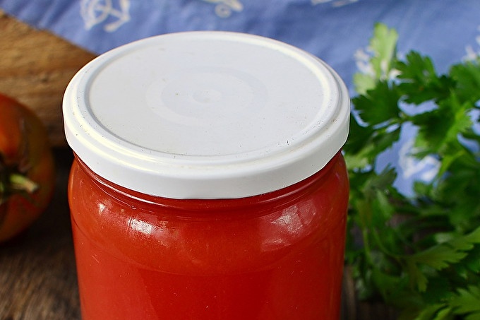 rajčatová šťáva v mixéru