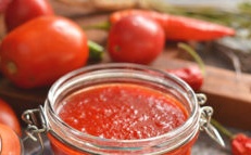 rajčatová omáčka s paprikou
